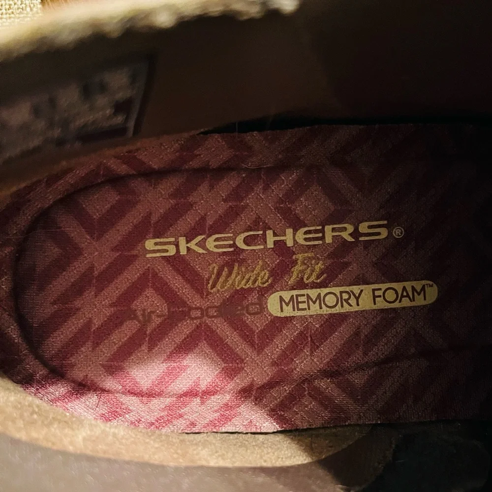 Skechers Wide Fit Suede Ankle Boots - Picture 7 of 9